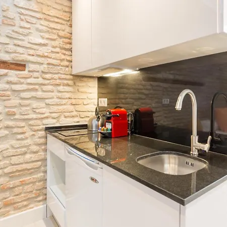 Te1b-el Teatro Brick Prime Location Apartment Malaga